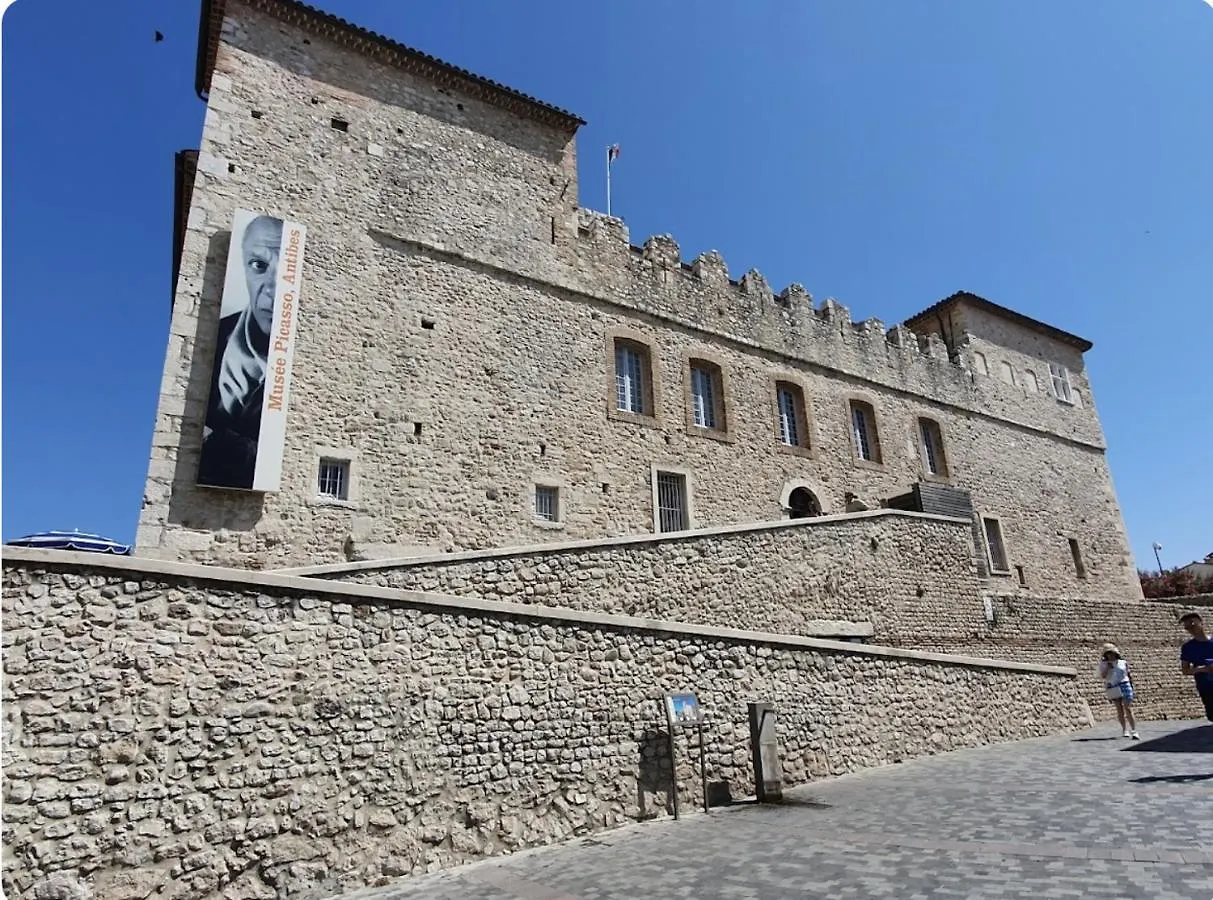Apartament Vue Mer Et Remparts. Entre Vieille Ville Et Plages Antibes